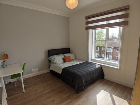 3 bedroom flat to rent - Photo 2