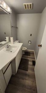 2 Beds in 1 room with 2 Baths sharing townhouse - Photo 4