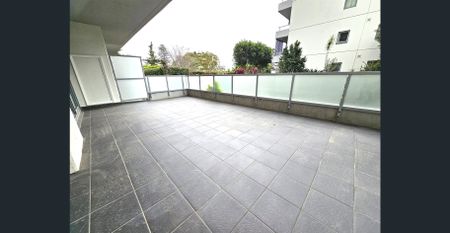 94sqm 1 bedroom apartment with a large courtyard - Photo 2