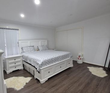 Spacious 3 Bedroom Home - Photo 3