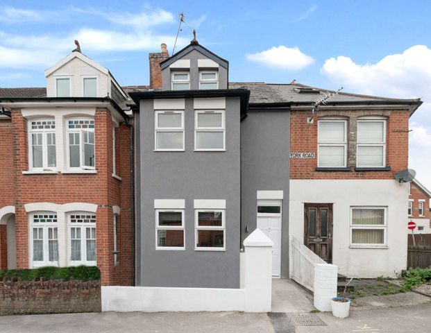 York Road TBC - Photo 1