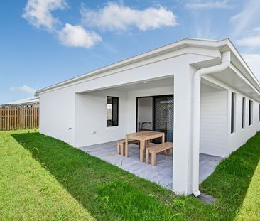Spacious Family Home in Peaceful Mount Louisa - Modern Comfort, Gre... - Photo 6