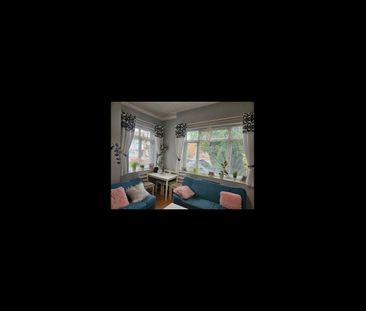 Studio Flat, Dagnall Park, SE25 - Photo 1