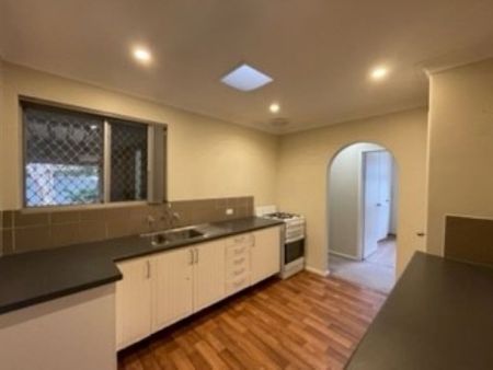 Charming 3-Bedroom Retreat in Prime Huntingdale Location - Photo 4