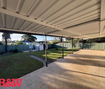 FAMILY HOME WITH LARGE YARD ! - Photo 1