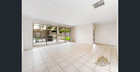 Spacious 4-Bedroom Family Home in Prime Location! - Photo 3