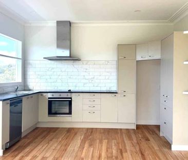 3-Bedroom Home — 1 Min to Stanmore Bay Beach a... - Photo 1