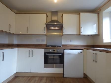 3 bedroom semi-detached house to rent - Photo 3