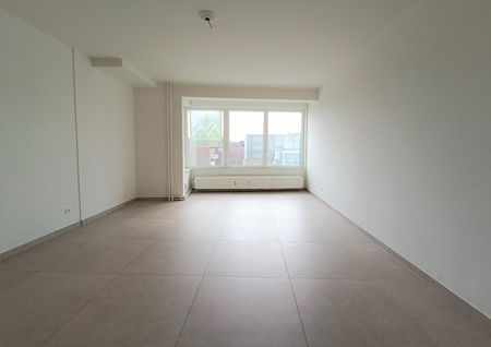 VOLLEDIG VERNIEUWD APPARTMENT IN HET CENTRUM - Photo 3