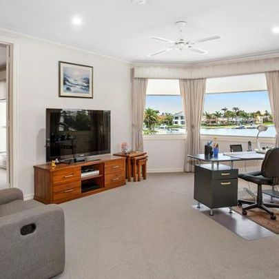 The pinnacle of waterfront luxury - Photo 1