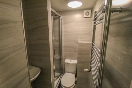 1 bedroom in a house share to rent - Photo 4