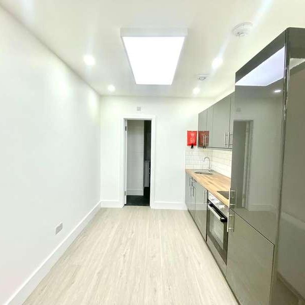 Kilburn High Road, London, NW6 - Photo 1