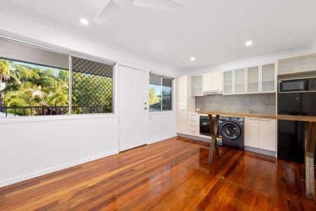 Stylish, Low-Maintenance Living in an Exceptional Inner-City Location - Photo 3