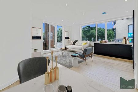 Aquila House, Surrey, RH1 - Photo 3