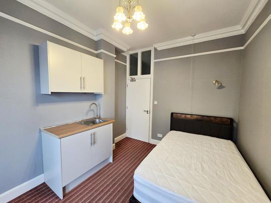 1 bedroom in a house share to rent - Photo 1