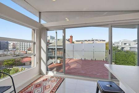 Stunning Furnished Apartment - Photo 2
