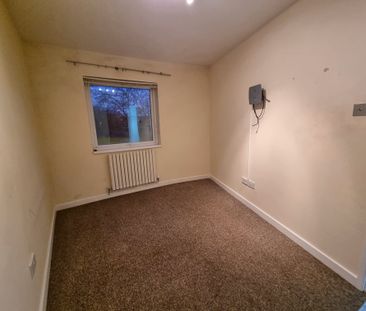 South Street, Gosport - Photo 1