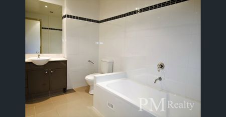 Fully Furnished Split Level Two Bedroom - Photo 5