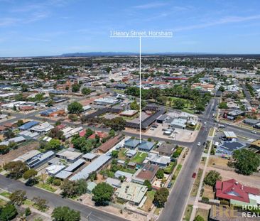 Modern Three-Bedroom Home Close to the CBD - Photo 5