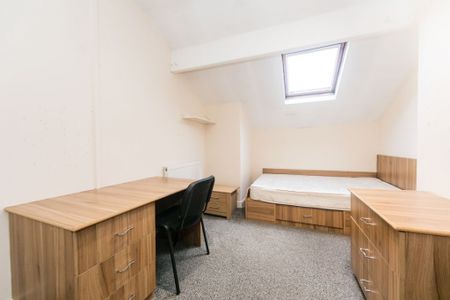 Manor Drive, Leeds - Photo 3