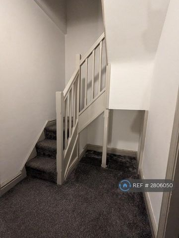 3 bedroom terraced house to rent - Photo 3