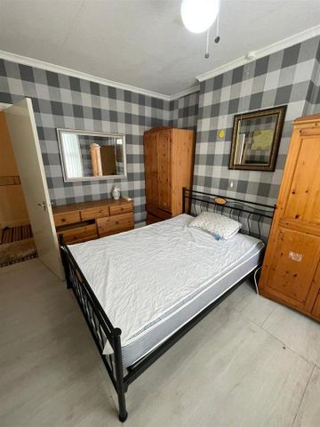 2 bedroom end of terrace house to rent - Photo 3