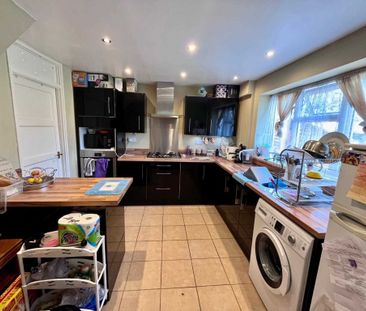 3 bed Semi Detached for rent - Photo 5