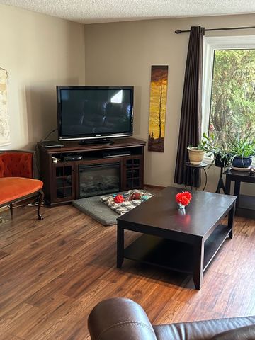 City Park - FURNISHED 2 Bedroom Upper - 1108 33rd St E - Photo 2