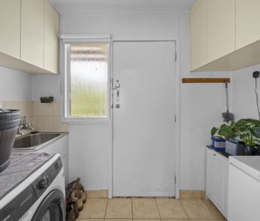 Spacious 3 Bedroom Family Home - Photo 1