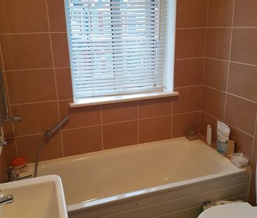 Room in a Shared House, Seely Road, SW17 - Photo 6