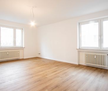 Top sanierte 4 Zimmerwohnung mit Balkon im Hufeisen von Bielefeld City - Photo 2