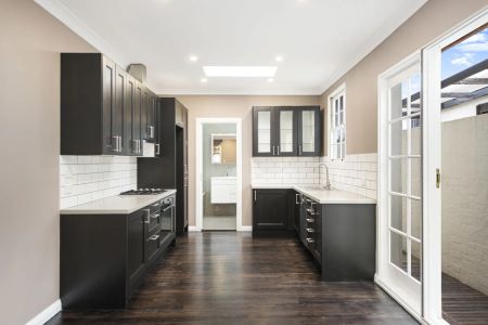 Gorgeous Quintessential Inner West Terrace - Photo 2