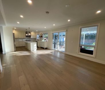 Semiahmoo 5 Beds Main House in South Surrey - Photo 5