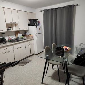 2 ET DEMI DISPONIBLE LE 1ER FÉVRIER 2026 - Photo 2