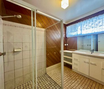 SPACIOUS 3-BEDROOM HOME IN A QUIET SPEERS POINT LOCATION - Photo 2