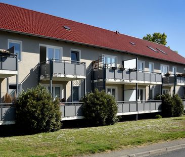 Niedliche 2-Zimmer-Wohnung mit Balkon// 1.OG links - Photo 1