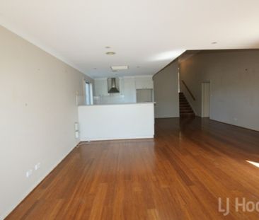 Impressive 3 bedroom ensuite townhouse with double garage - Photo 1