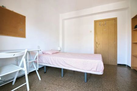 Carrer del Poeta Mas y Ros, Valencia, Valencian Community 46022 - Photo 3