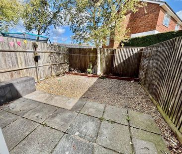 2 bedroom terraced house to rent - Photo 3