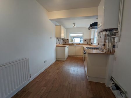 2 bedroom terraced house to rent - Photo 4