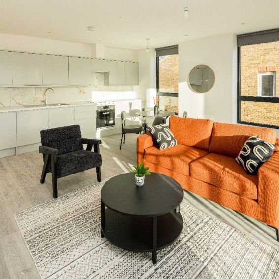 Cuckoo Hall Lane, London - Photo 1