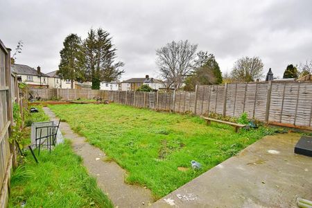 3 bedroom end of terrace house to rent - Photo 4