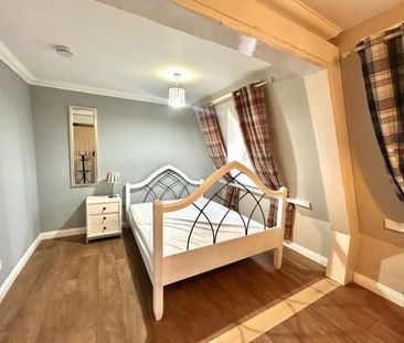 Clarence House, MK9 - Photo 1