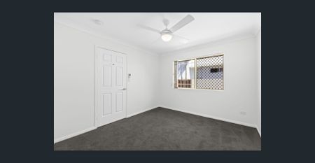 Coastal Convenience on Your Doorstep — 200m to the Broadwater! Unfurnished - Photo 4