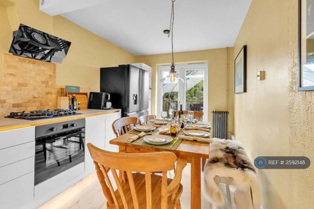 2 bedroom detached house to rent - Photo 4