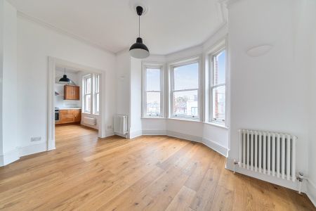 11 Claremont Gardens, Surbiton - 2 bedrooms Property for lettings - Seymours - Photo 2