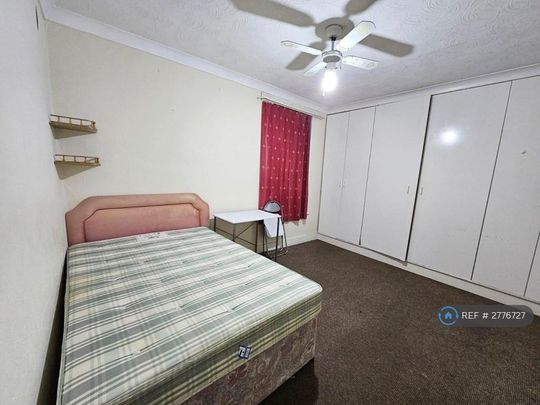 4 bedroom terraced house to rent - Photo 1