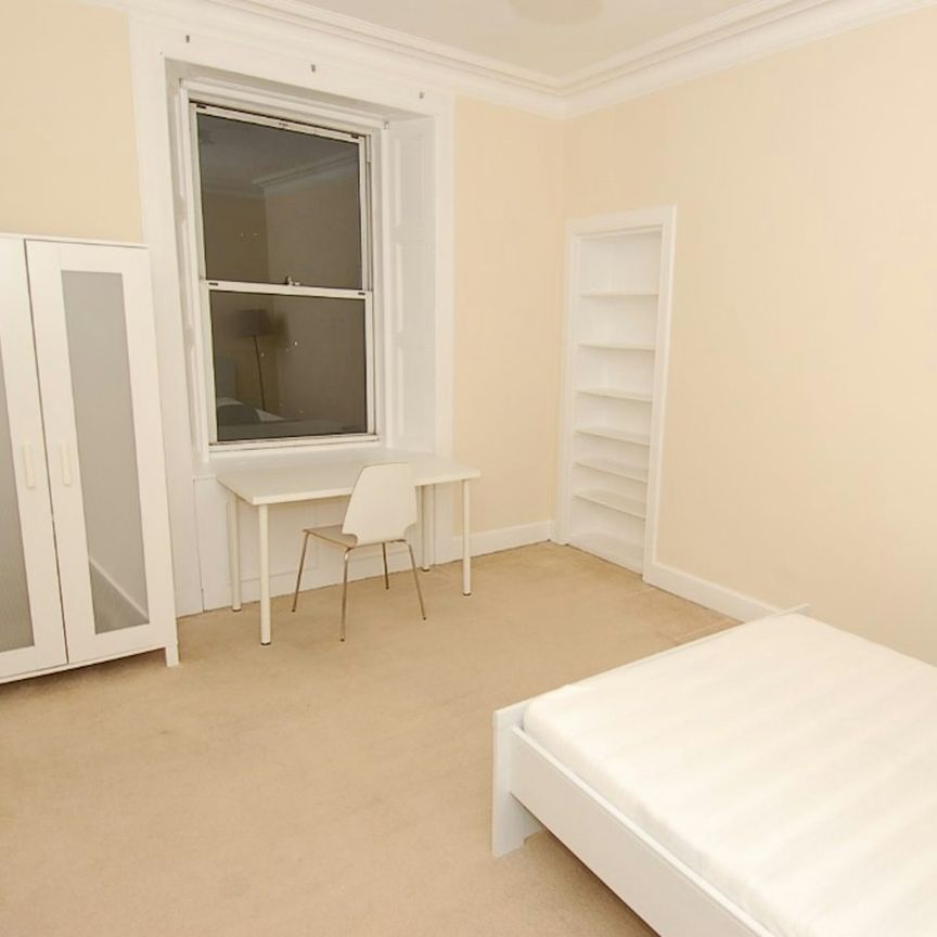 Flat to rent on - Photo 1