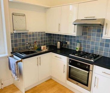 Large Apartment In Central Tunbridge Wells, TN2 - Photo 3