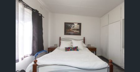 One bedroom home with study & a self contained bungalow - Photo 5